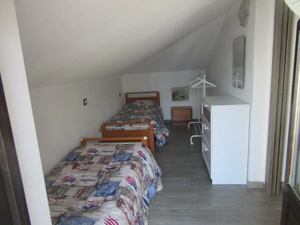 Lucy'S House Apartment Bellano 0*,